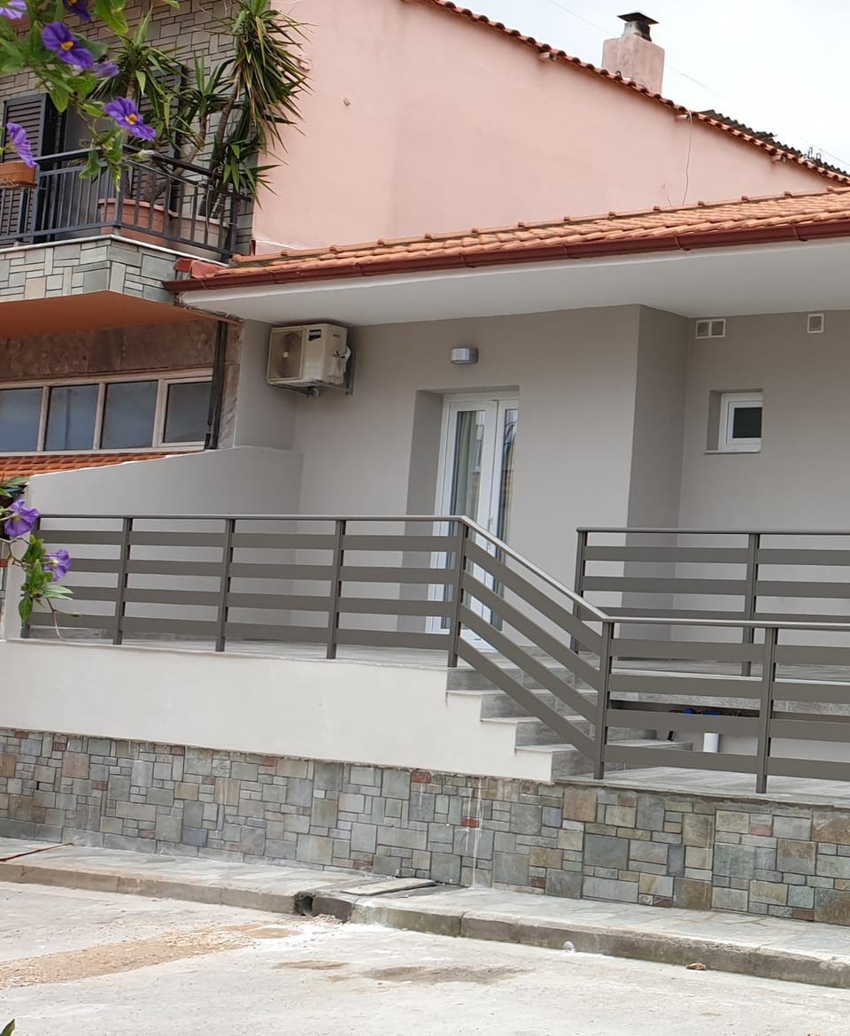 Facade/entrance, Balcony/Terrace