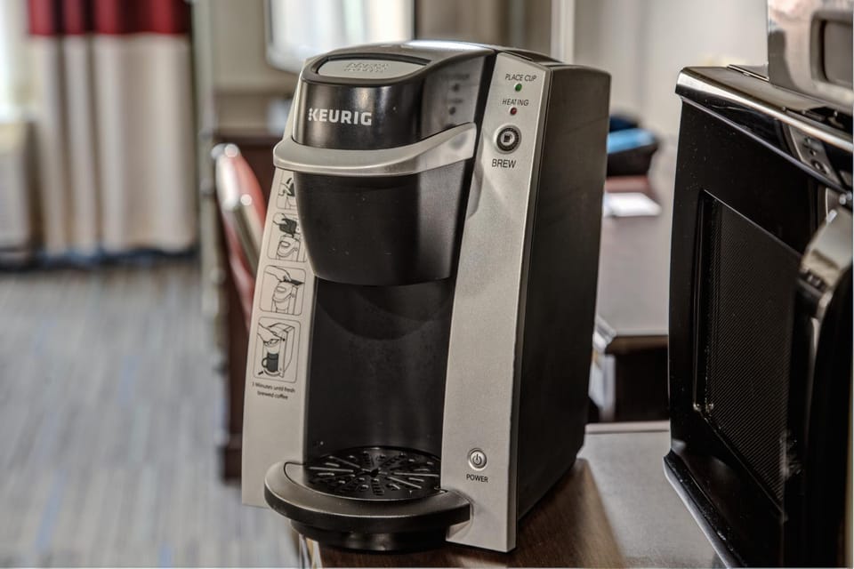 Coffee/tea facilities, Seating area, Bedroom, minibar