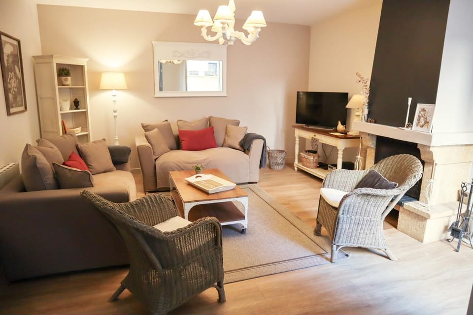 Communal lounge/ TV room, Living room, Seating area