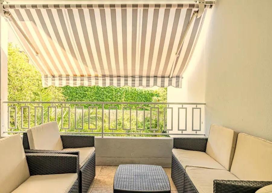 SUPERBE 3P 2chambres, 2terrasses CANNES centre-ville, 4 min à pied de la Croisette sas-meredith loc Apartment in Cannes