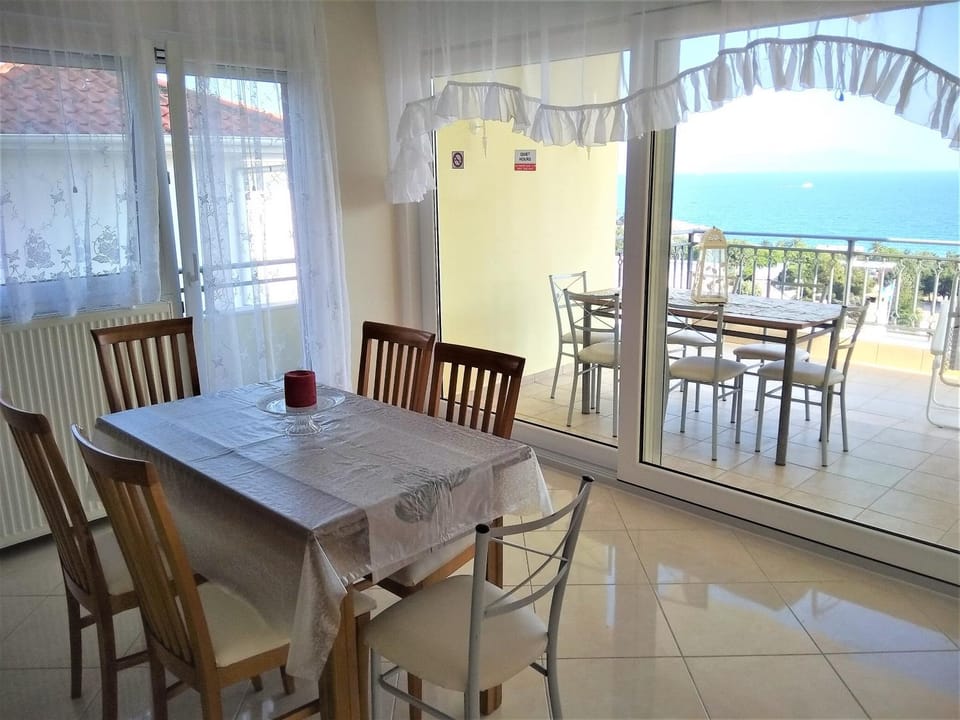 Patio, Balcony/Terrace, Kitchen or kitchenette, Dining area, Sea view