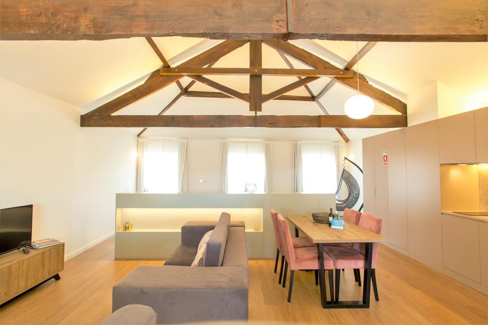 TV and multimedia, Living room, Seating area, Dining area