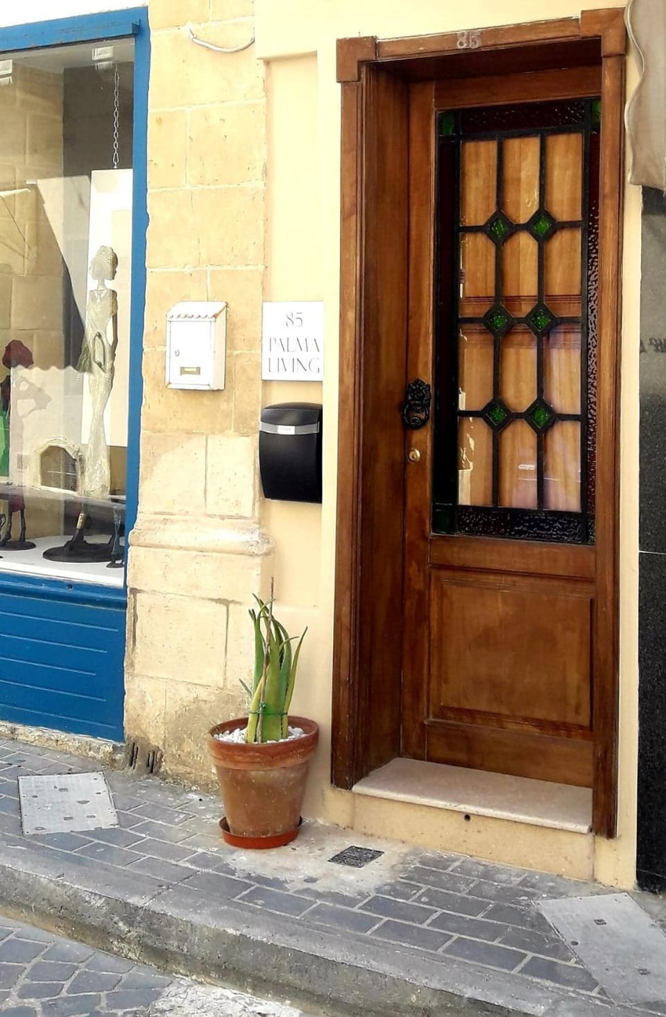 Facade/entrance