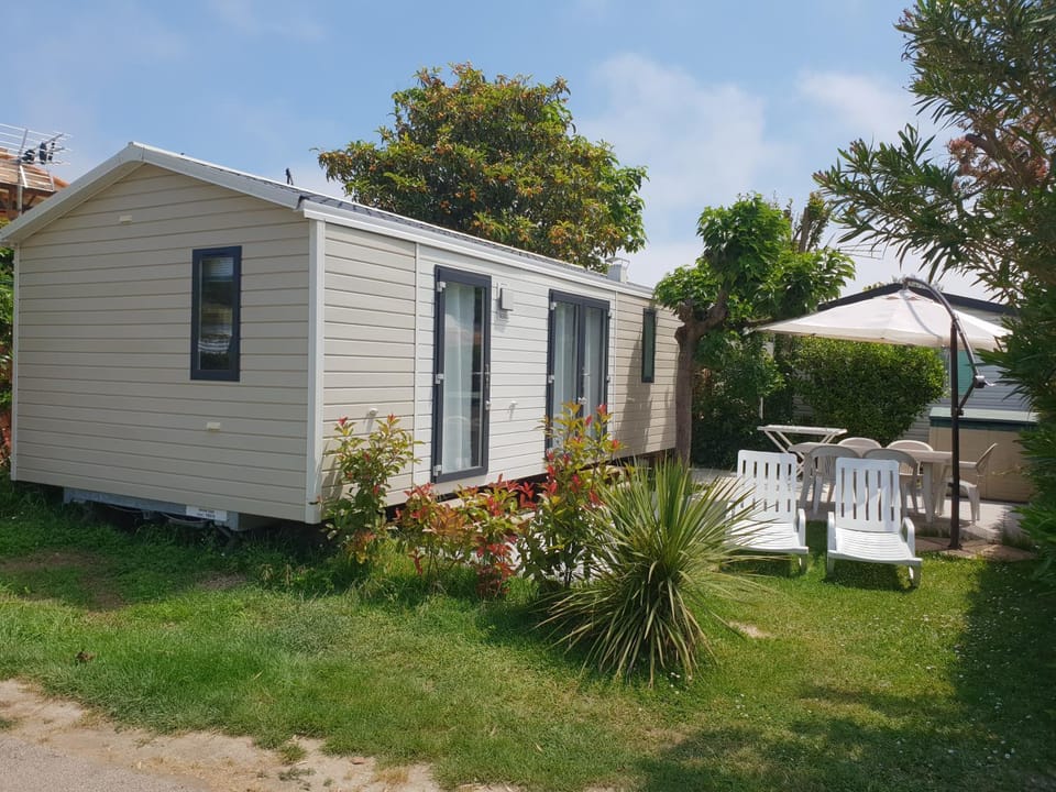 CAMPING RÊVE DES ILES Campground/ 
RV Resort in Argeles-sur-Mer