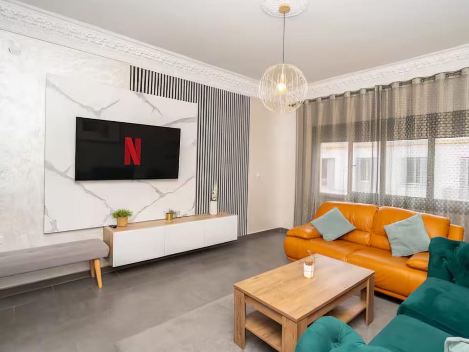 Communal lounge/ TV room, TV and multimedia, Living room