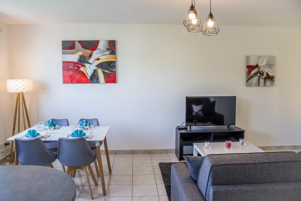 Communal lounge/ TV room, Dining area