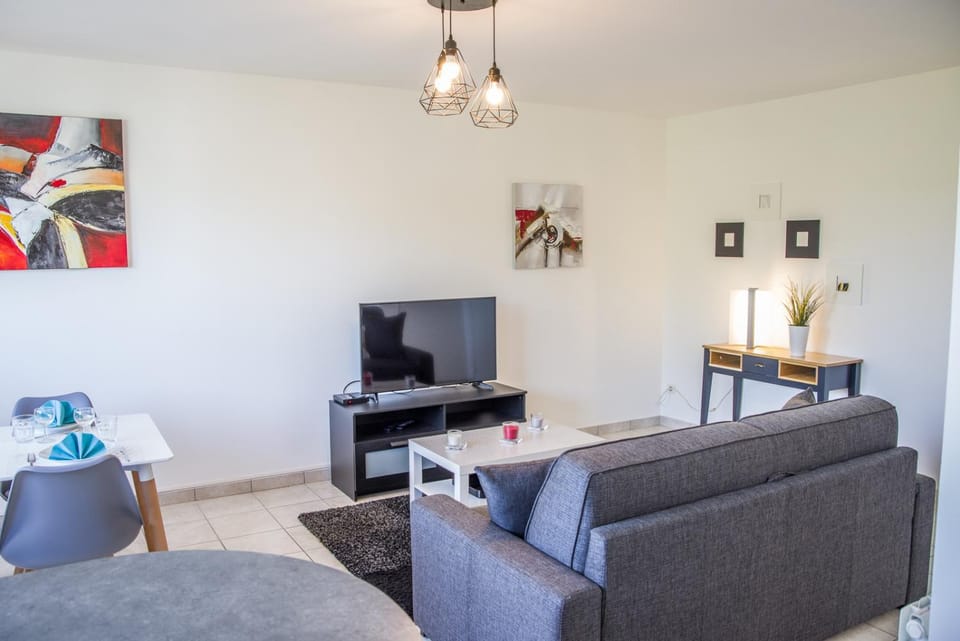 Communal lounge/ TV room, TV and multimedia, Living room