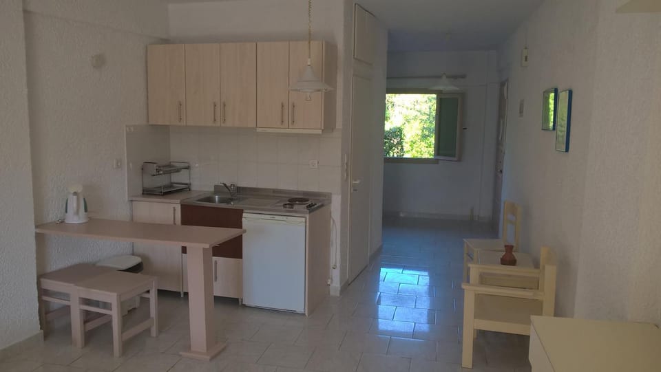 Maini Studios Hotel in Stoupa