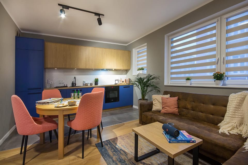 Kitchen or kitchenette, Living room, Seating area, Dining area