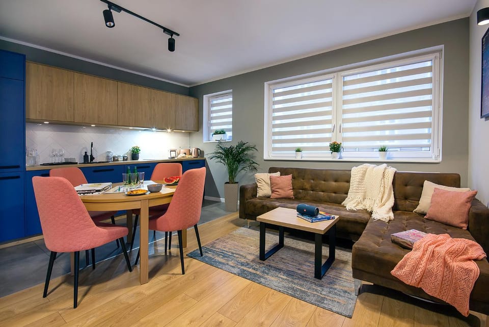 Kitchen or kitchenette, Living room, Seating area, Dining area