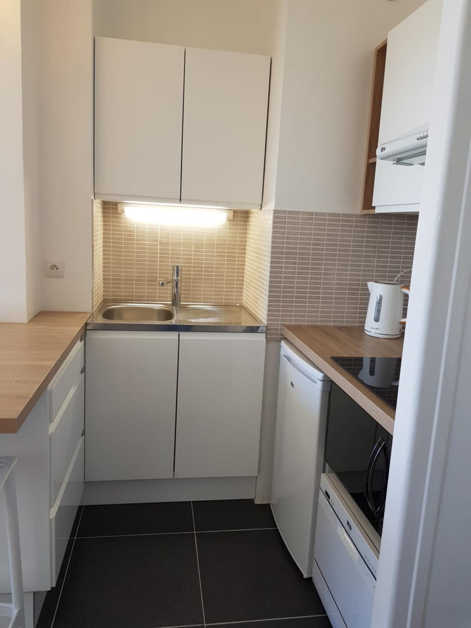 Kitchen or kitchenette