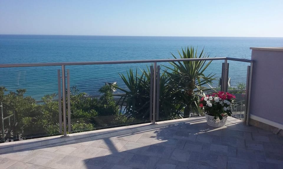 View (from property/room), Balcony/Terrace, Sea view
