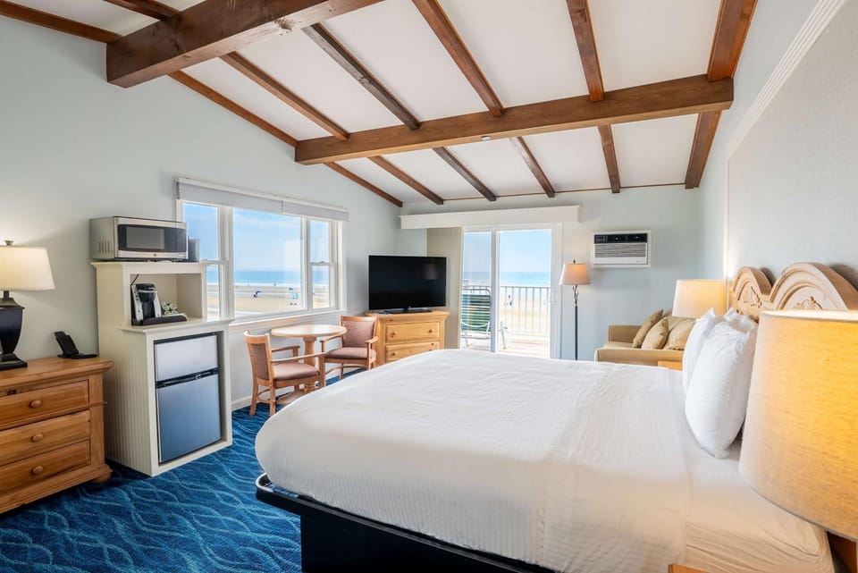 Bed, View (from property/room), Bedroom, Sea view