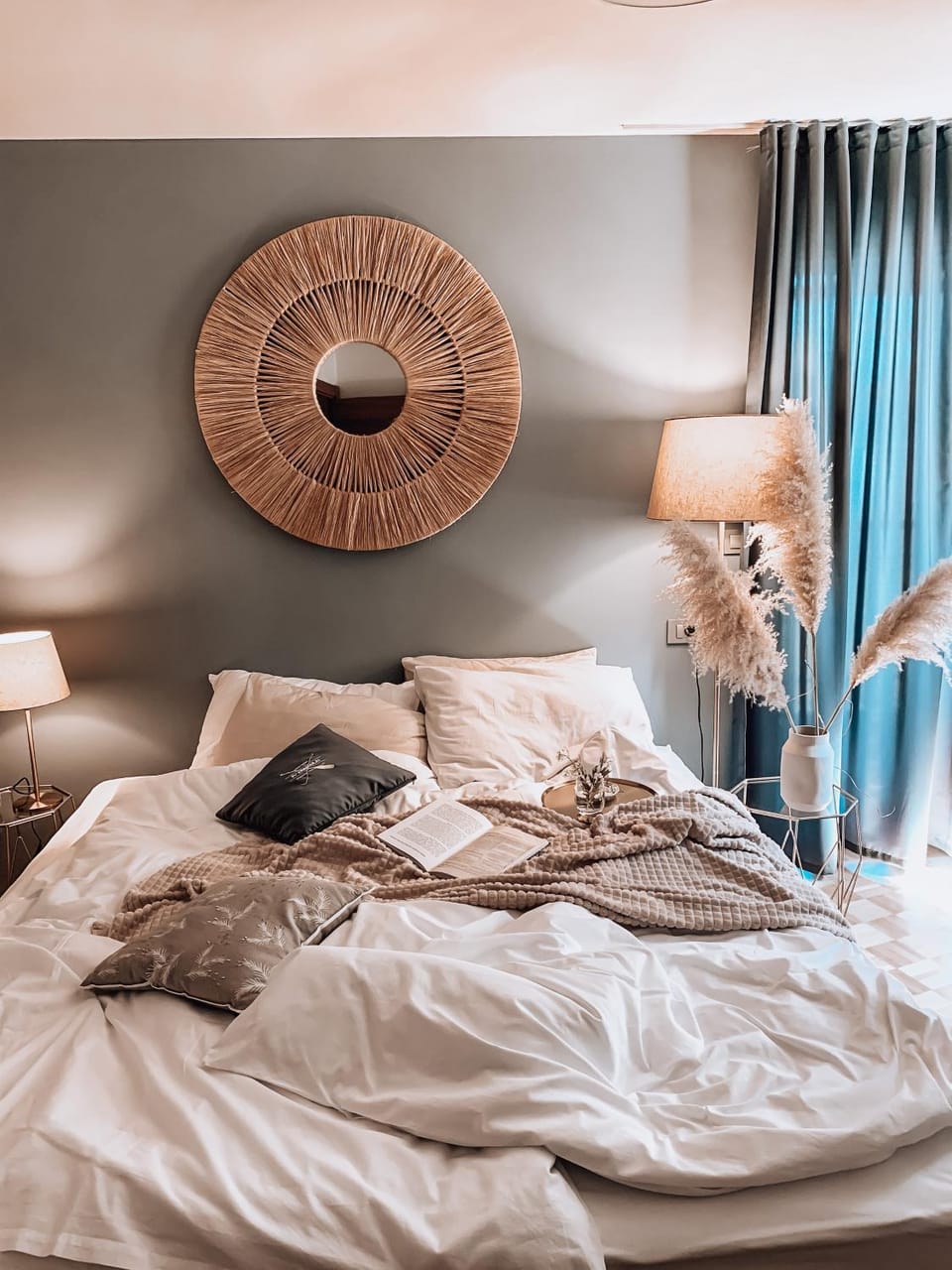 Bed, Photo of the whole room, Decorative detail, Bedroom