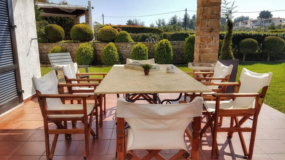 Property building, Balcony/Terrace, Garden view