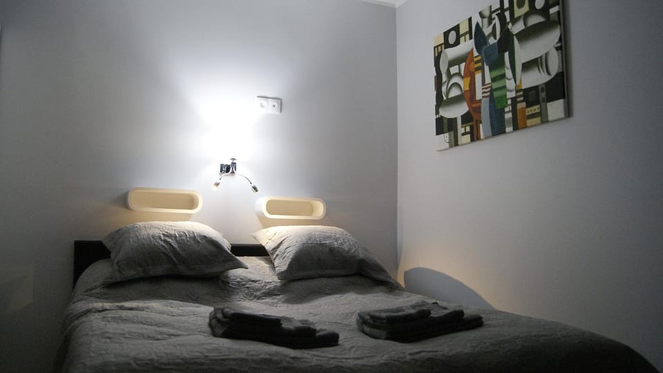 Bed, Living room, Seating area, Bedroom