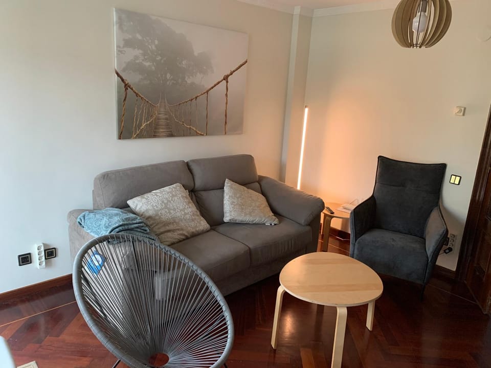 Bed, TV and multimedia, Living room, Dining area, Garden view