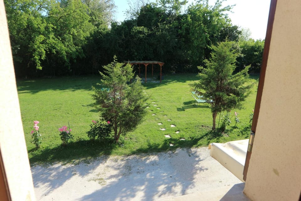 Garden view, Garden view
