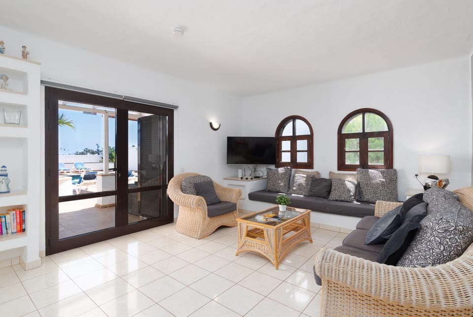 Communal lounge/ TV room, Living room