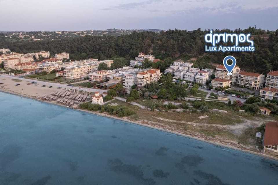 Property building, Natural landscape, Bird's eye view, Beach, Sea view