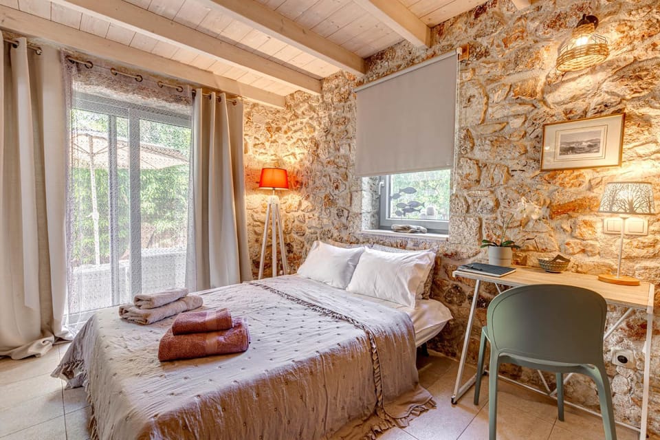 Bed, Living room