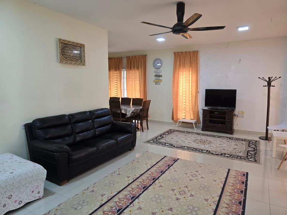 Communal lounge/ TV room, Living room, Seating area
