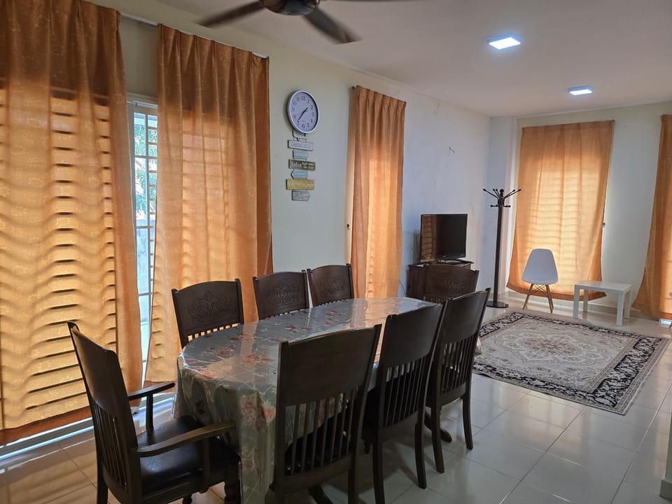 Seating area, Dining area