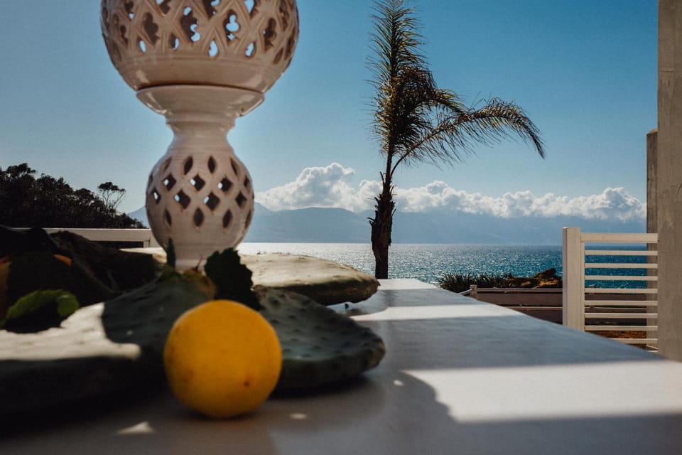 Property building, Balcony/Terrace, Sea view