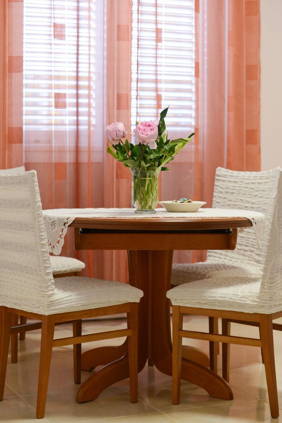 Seating area, Dining area