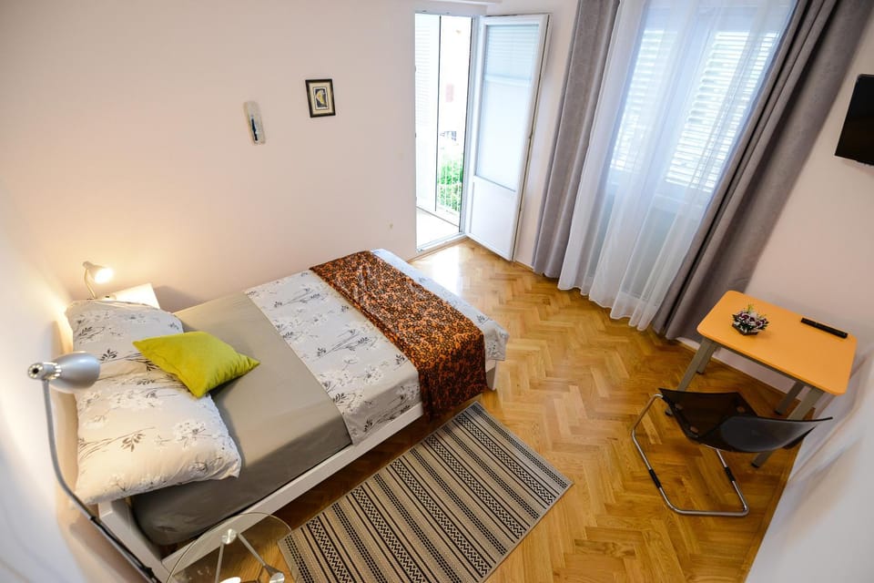 Property building, Bed, Photo of the whole room, Bedroom