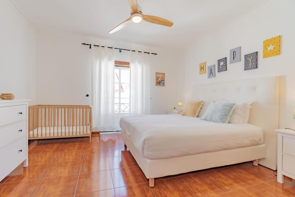 Bedroom, cot