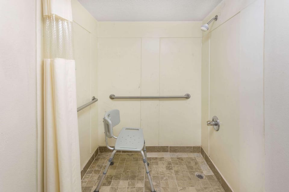 Bathroom, Photo of the whole room, On site