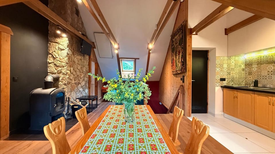 Kitchen or kitchenette, Living room, Other, Other, Other, Decorative detail, Decorative detail, Seating area, Dining area, towels, towels