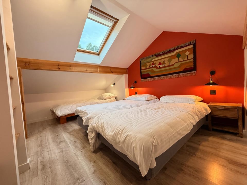Bed, Other, Other, Other, Photo of the whole room, Decorative detail, Decorative detail, Seating area, Bedroom