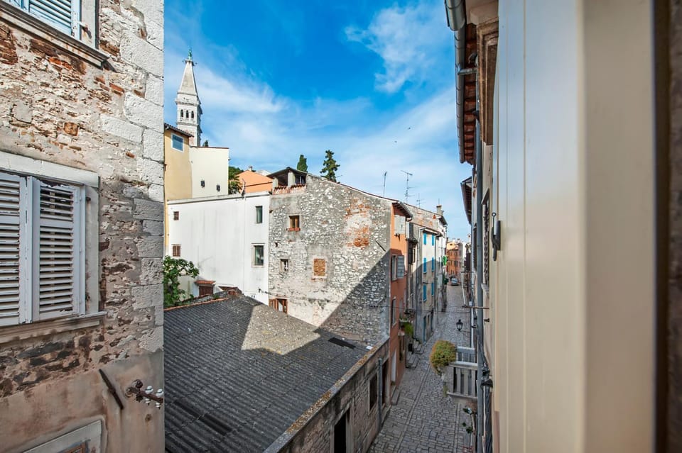 Nearby landmark, City view, Street view