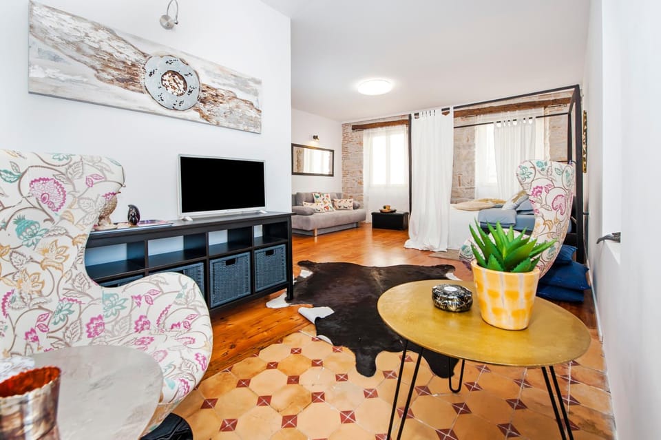 TV and multimedia, Living room, Seating area