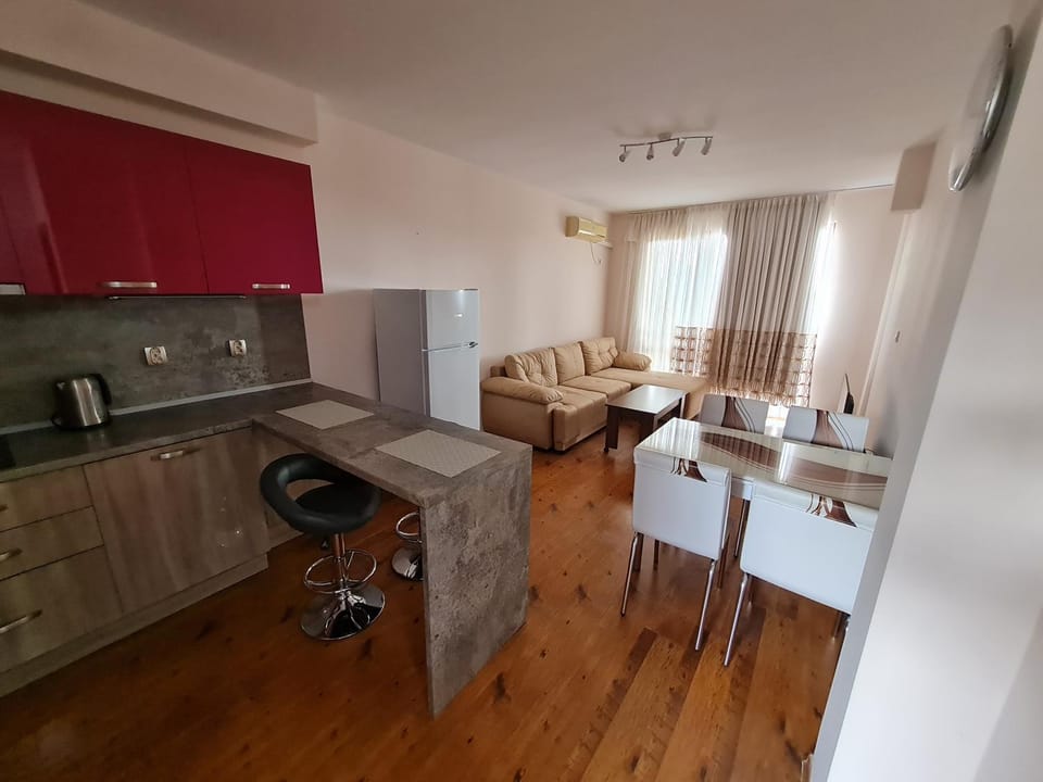 Kitchen or kitchenette, Living room, Seating area, Dining area, minibar, pet friendly, stove