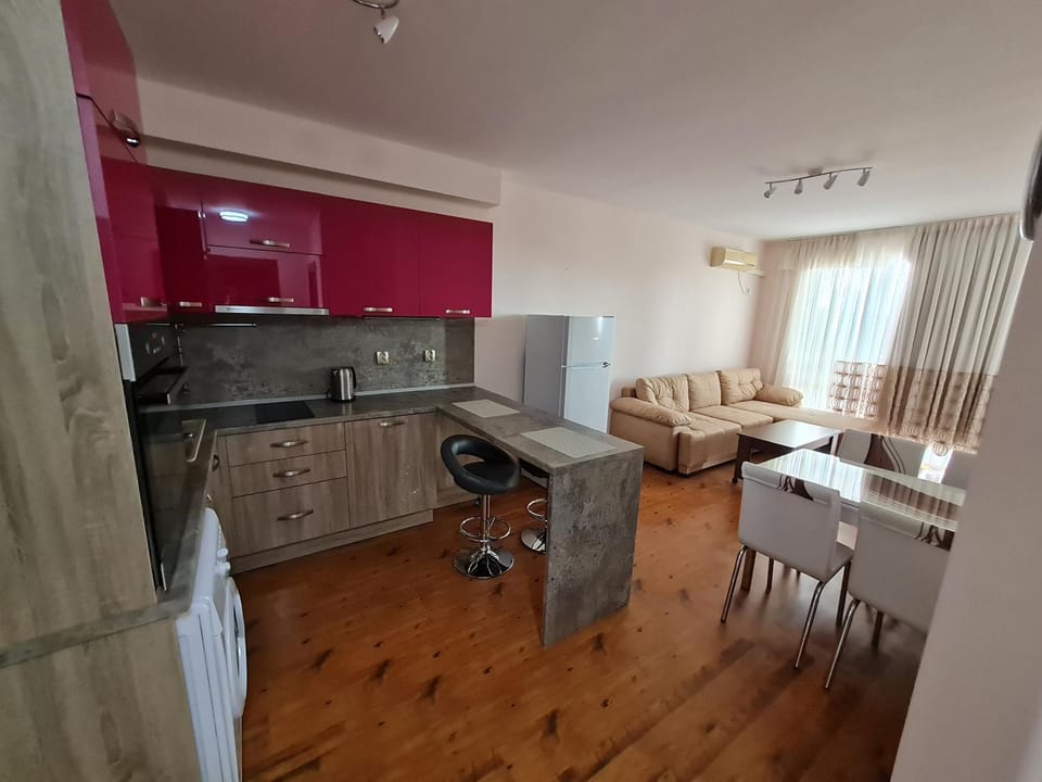 Kitchen or kitchenette, Living room, Seating area, Dining area, minibar, oven, pet friendly