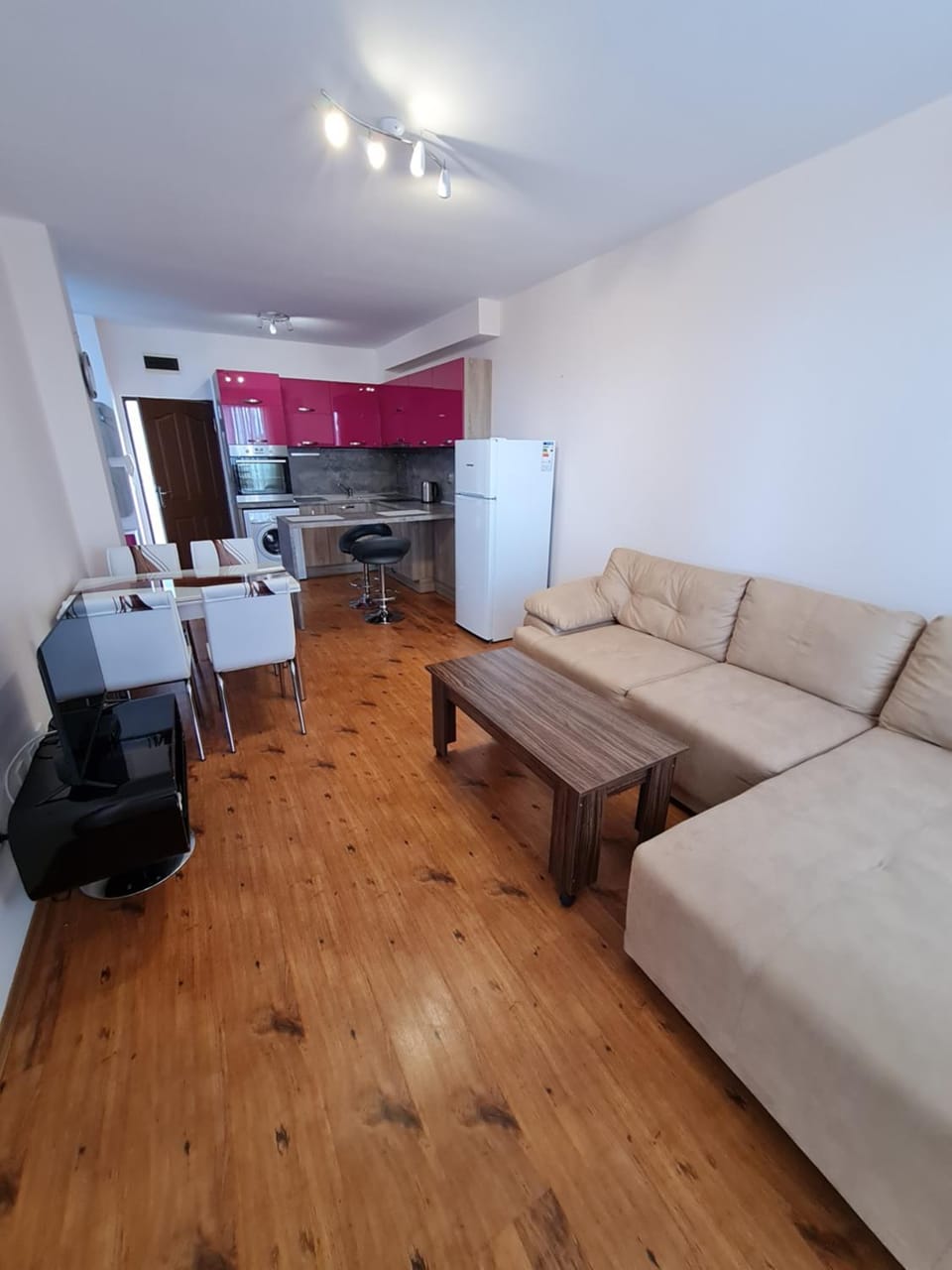 TV and multimedia, Kitchen or kitchenette, Living room, Seating area, Dining area, minibar, oven, pet friendly