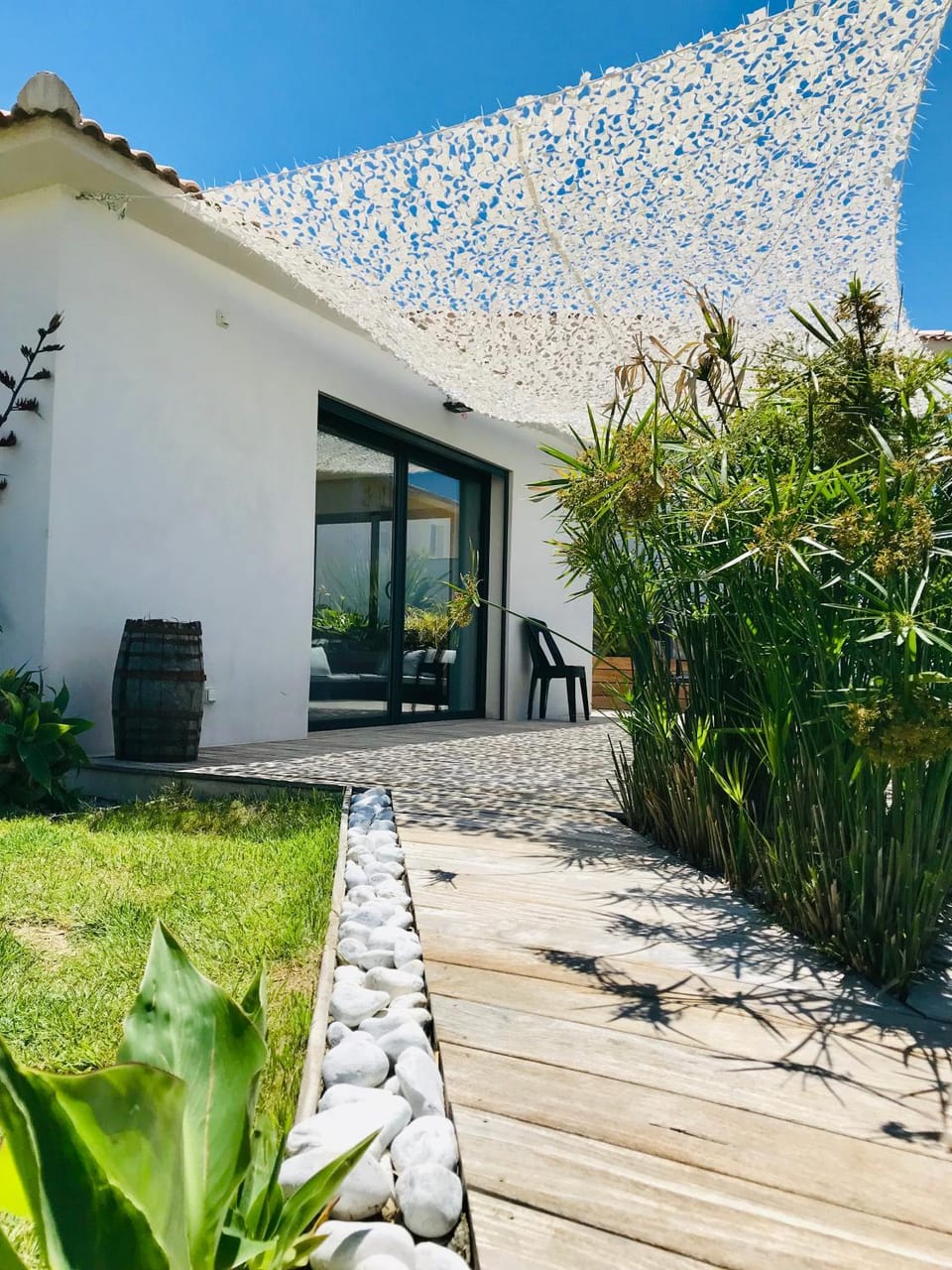 Facade/entrance, Garden
