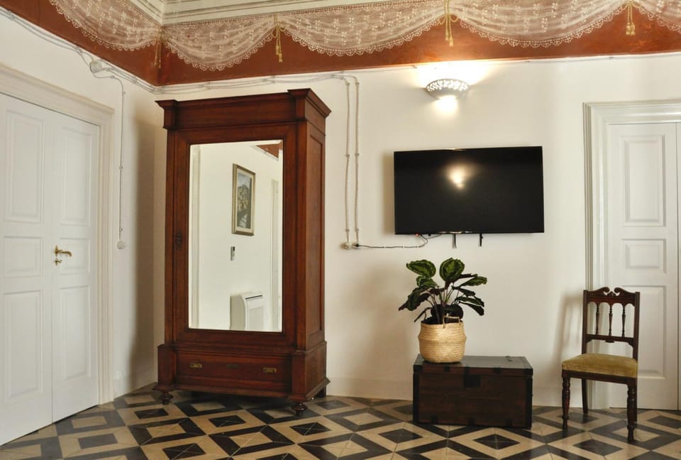 TV and multimedia, Bedroom, wardrobe