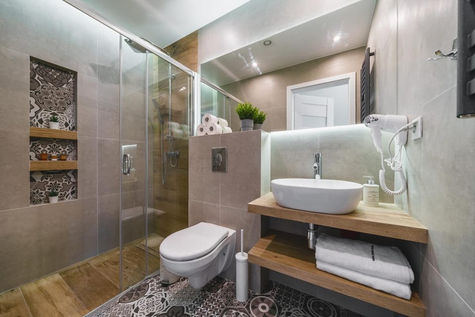 Shower, Toilet, Bathroom, hair dryier, towels