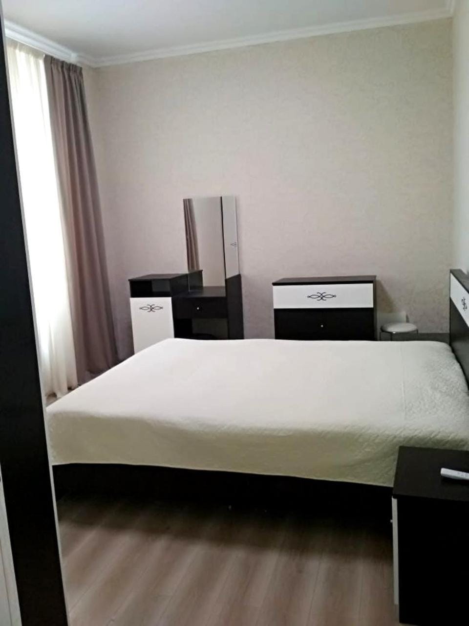 Bed, Bedroom, hair dresser