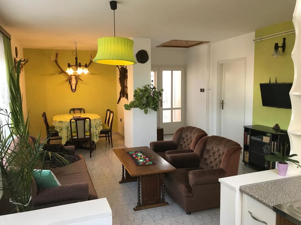 TV and multimedia, Living room, Dining area