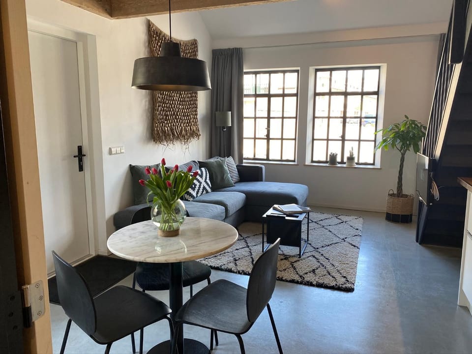 Appartement de Lerarenkamer in de Oude School Apartment in Limburg (province)