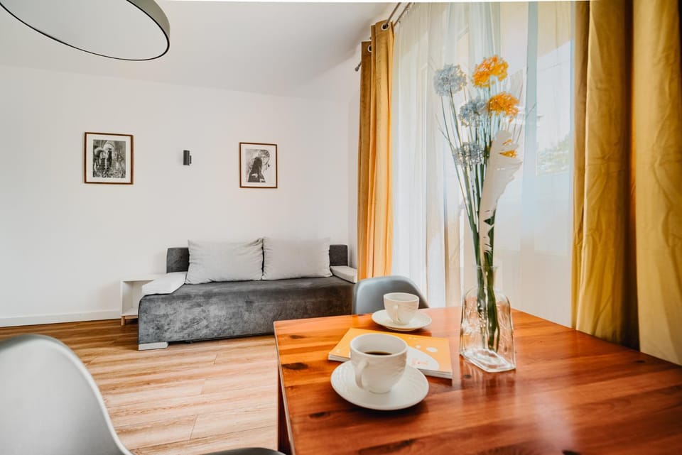 Photo of the whole room, Seating area, furniture