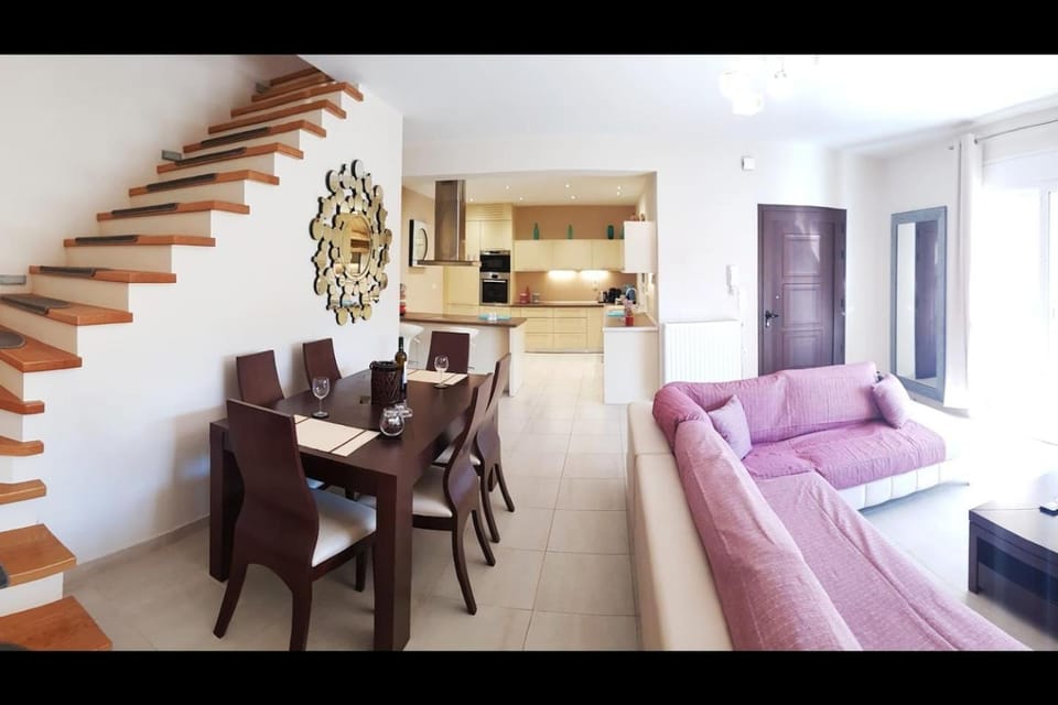 Living room, Seating area, Dining area