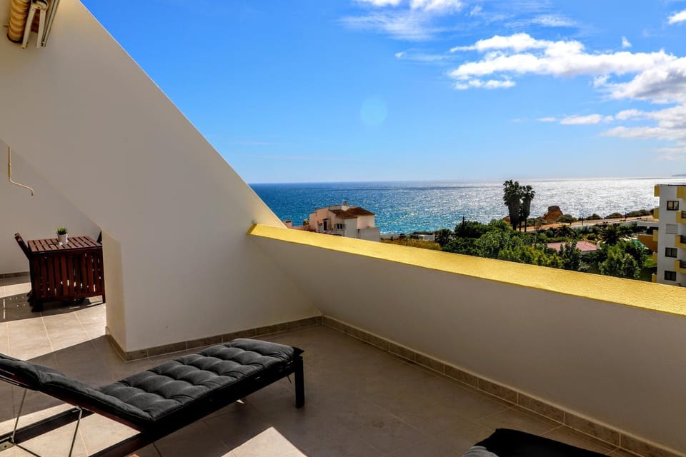 By the Sea - Sea View Torres Apartment in Portimao