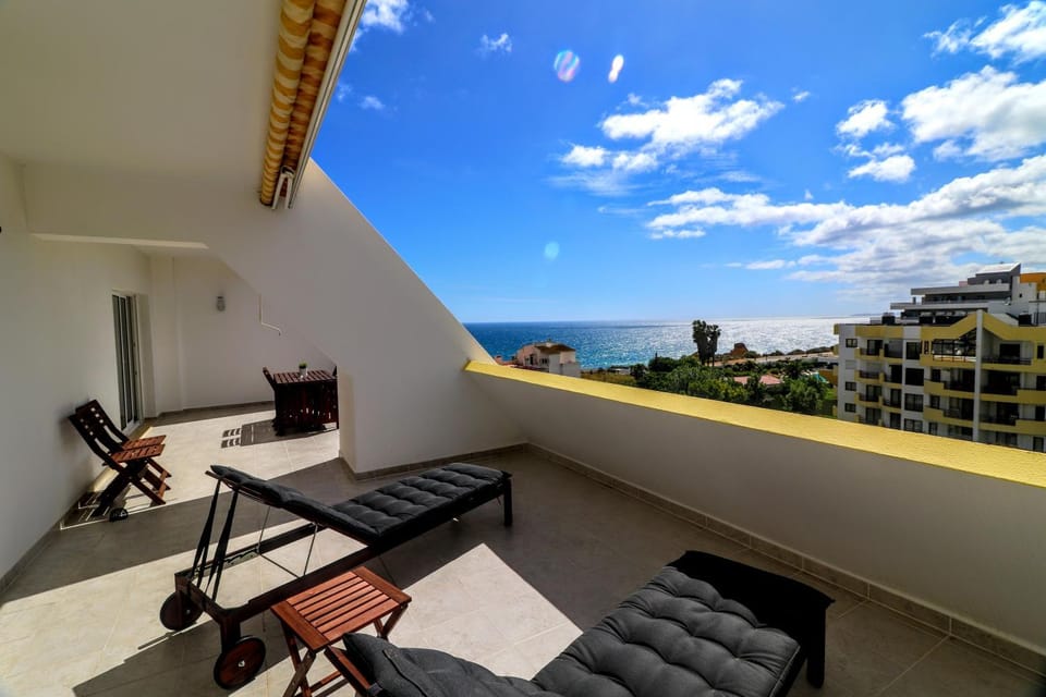 By the Sea - Sea View Torres Apartment in Portimao