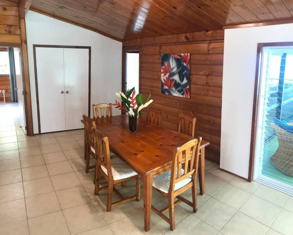 Pacific views, tranquil location, extra large home, Navy House 1 House in Arorangi District